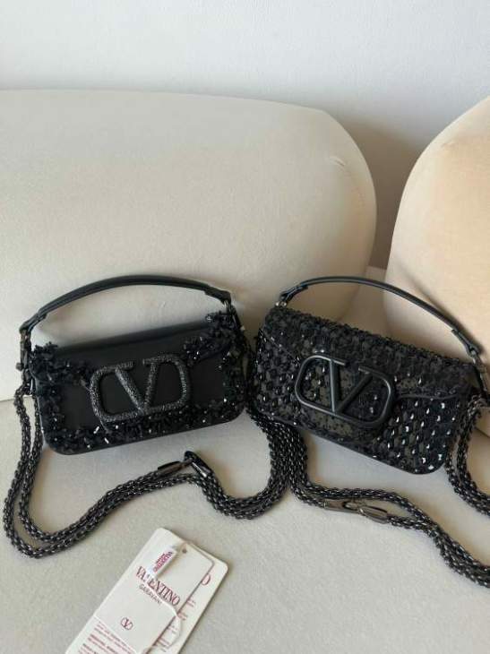 Picture of Valentino Handbags _SKUfw201144345fw